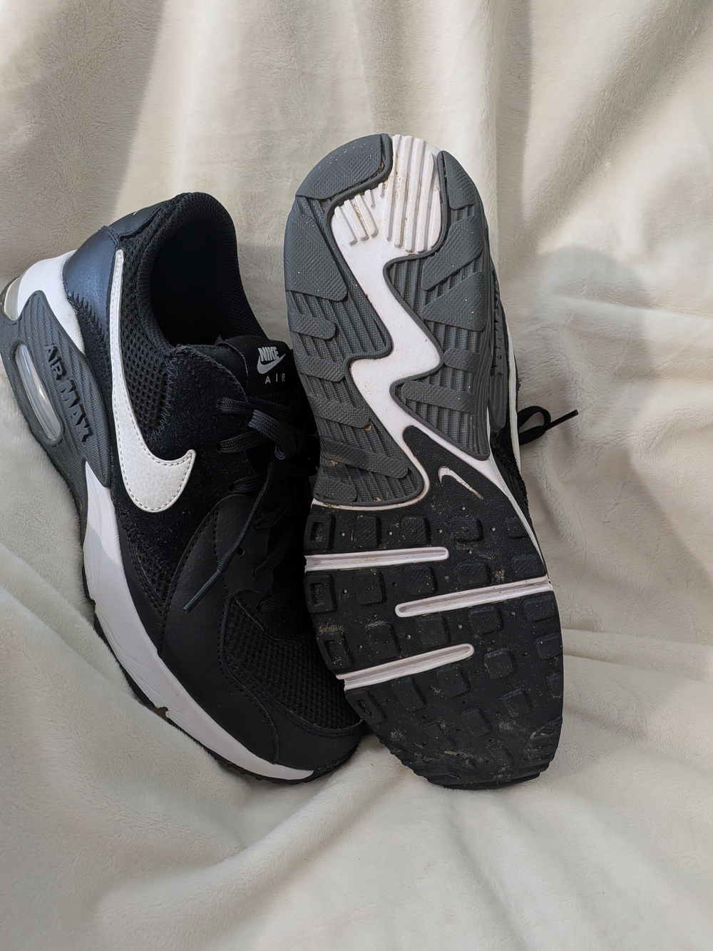Nike Air Max Black & White Sneakers
